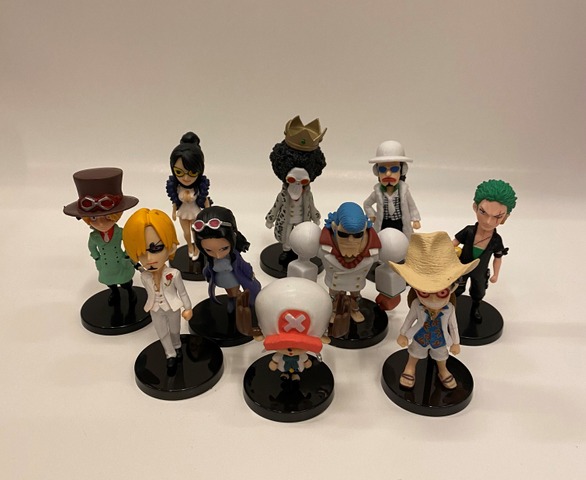 Small One Piece Figure - Black Base